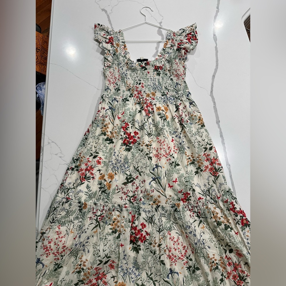 Flower dress super beautiful and comfortable Can be worn off the shoulder,